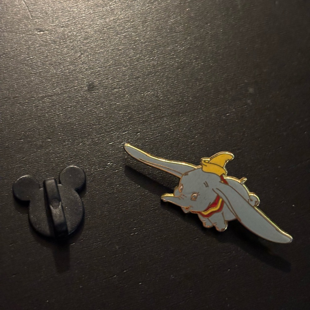 Disney Dumbo Flying pin 2003 WDW series